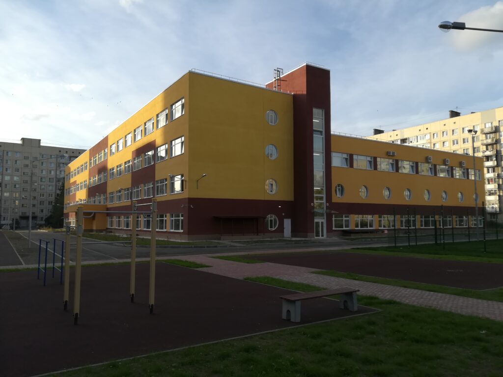 Школа №451, Металлострой